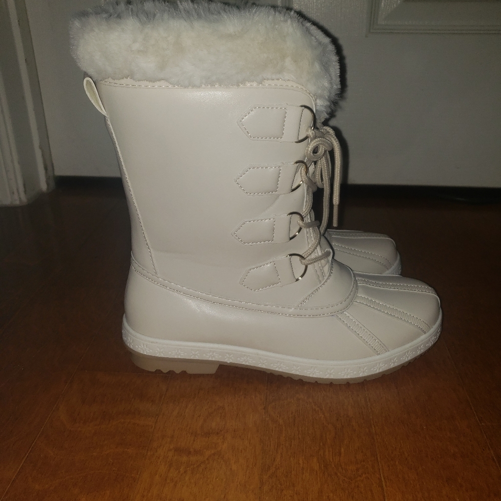 Boots - Picture 7 of 8